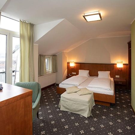 גמונדן Keramikhotel Goldener Brunnen מראה חיצוני תמונה