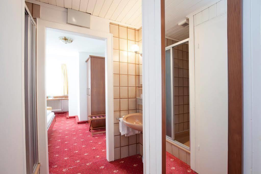 גמונדן Keramikhotel Goldener Brunnen מראה חיצוני תמונה