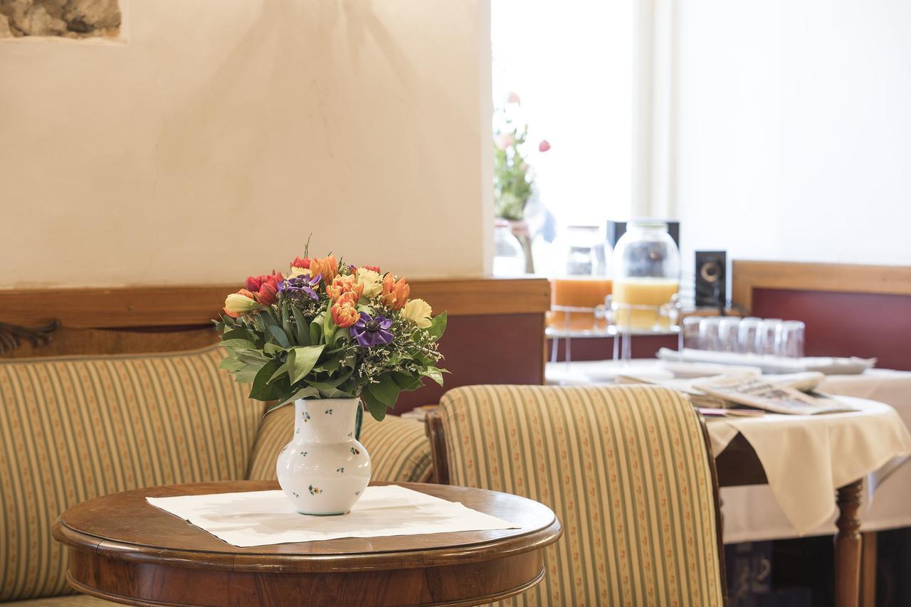 גמונדן Keramikhotel Goldener Brunnen מראה חיצוני תמונה