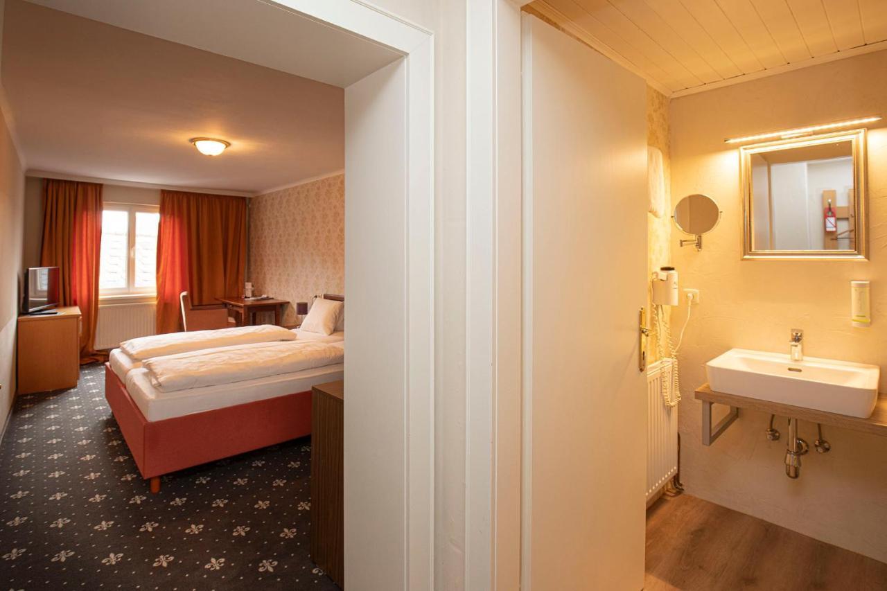 גמונדן Keramikhotel Goldener Brunnen מראה חיצוני תמונה