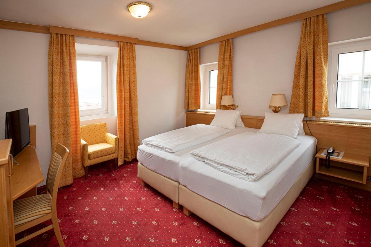 גמונדן Keramikhotel Goldener Brunnen מראה חיצוני תמונה